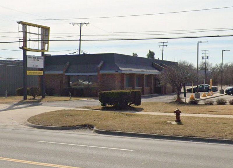 Clock Restaurant - Warren - 2270 E 10 Mile Rd (newer photo)